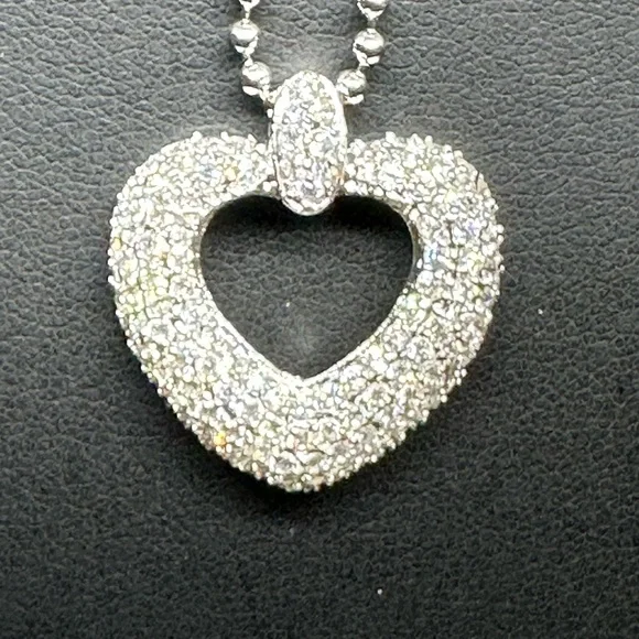 BEAUTIFUL DAZZLING HEART NECKLACE - Picture 3 of 4